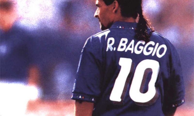 Roberto Baggio mang áo số mấy? 
