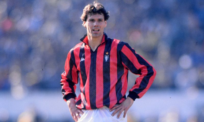 Marco van Basten tiếp xúc với bóng đá như thế nào?